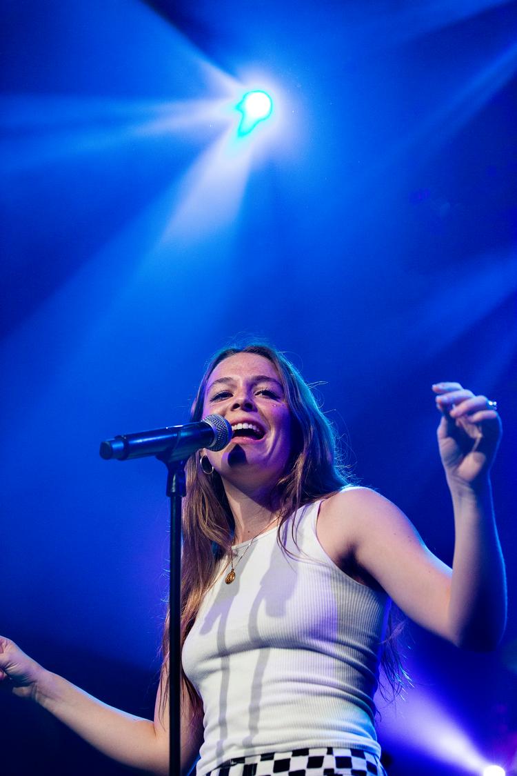Maggie Rogers fotograferet ved koncerten på Vega. Foto: Finn Frandsen/POLFOTO