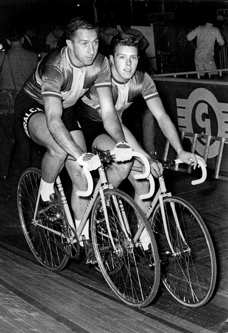 Kay Werner (til venstre) og makkeren i par nr. 7, Palle Lykke, hørte til de sportslige underholdningshøjdepunkter i gamle dage. I dag forkæles danskerne med en stribe internationale begivenheder, store og små. Foto: Ukendt/POLFOTO