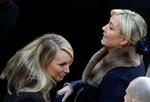 Marine Le Pen (th.) og Marion Maréchal er tante og niece. Men de repræsenterer to forskellige linjer i deres parti: den sociale og den liberalistiske.
   Foto: Philippe Wojazer/Ritzau Scanpix
