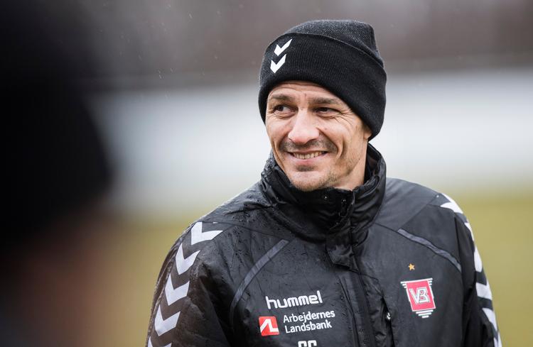 Constantin Galca blev pludselig indsat som afløser for Adolfo Sormani og har uhyre kort tid til at lære Vejle-spillerne at kende. Foto: Claus Fisker/Ritzau Scanpix