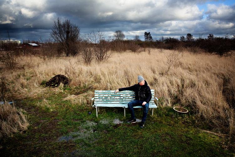 Stejlepladsen i Sydhavnen består oprindelig af opfyld, men blev fredet for 30 år siden og er groet til som naturområde. Michael 'Sydhavn' Hansen bor ved siden af og han kæmper mod, at her skal stå fire-etages blokke med 550 boliger. 

   Foto: Martin Lehmann/POLFOTO