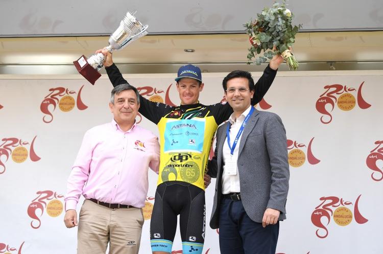 Fot to uger siden tronede Jakob Fuglsang på podiet som vinder af Ruta del Sol, men nu kan han imødese endnu skrappere modstand i Italien. Foto: Ruta del Sol. 