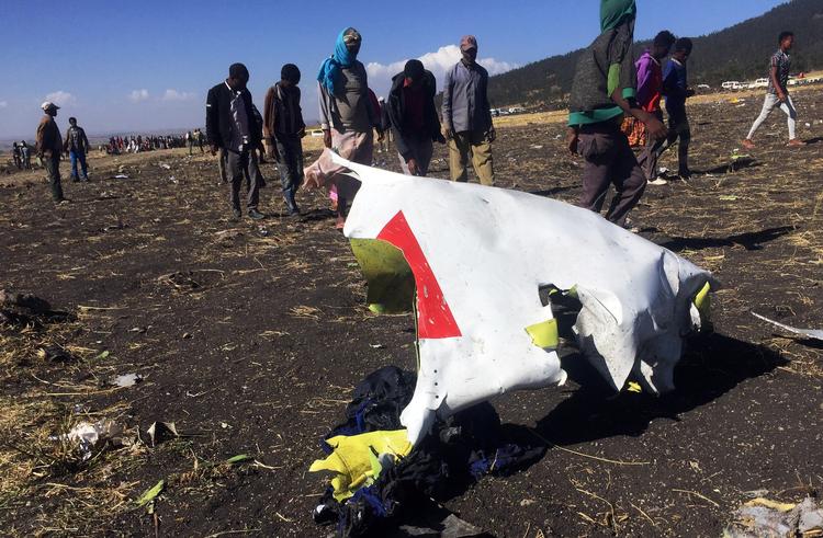 Det etiopiske fly styrtede direkte i jorden syd for Addis Ababa. Flyet blev splintret i småstykker. Ingen af de 157 passagerer og  besætningen om bord overlevede.
 Foto: Tiksa Negeri/Ritzau Scanpix