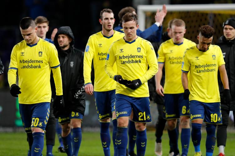 Brøndby-spillerne var skuffede efter 3-3 i kampen mod AaB, hvor en sejr ville have sikret dem en plads i top-seks.  Foto: Jens Dresling/POLFOTO