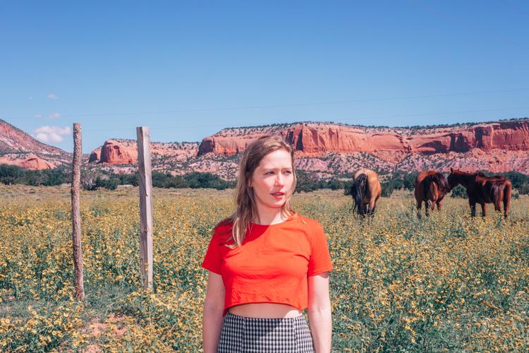 Tonen er mere sakral stemningsfuld hos Julia Jacklin fra Sydney på Australiens modsatte kyst.  PR Nick_Mckk