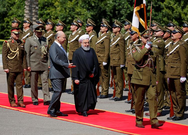 
    Iraks præsident Barham Salih siger velkomemn til iranian præsident Hassan Rouhani  i Bagdad. Foto: Thaier Al-sudani/Ritzau Scanpix