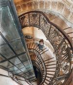 Dette svimlende syn mødte os i en af de gamle bygninger i Budapest.  Foto: @1world2see