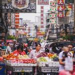 Tuktuker bringer friske varer til markedet i Chinatown i Bangkok. i Thailand.  Foto: @tuktuk.eat.repeat