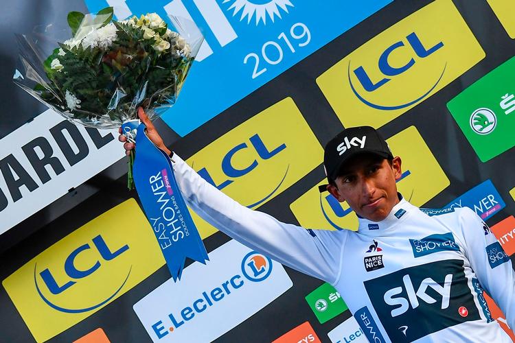 Den 22-årige colombianer Egan Bernal har vist formidabel kørsel i sidevinden på de to første etaper i Paris-Nice, og i dag erobrede han den hvide førertrøje i ungdomskonkurrencen. Foto: Anne-christine Poujoulat/Ritzau Scanpix
