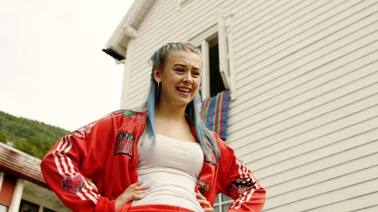 I 'Buksemyndig', som på norsk hedder 'Lovleg', følger vi teenageren Gunhild.  Foto: Rubicon TV AS