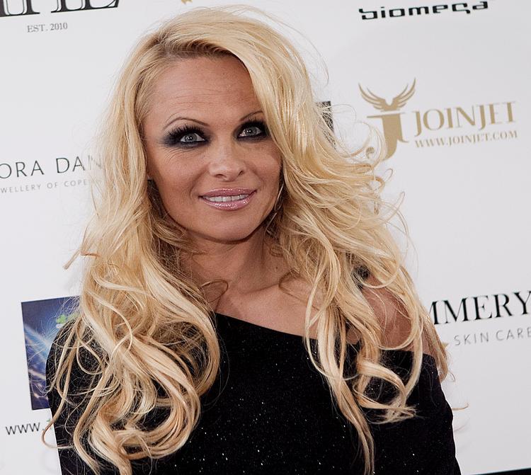 Hun er mest kendt som Playboy-model og Baywatch-stjerne, men Pamela Anderson er faktisk også aktivist og dyresagsforkæmper. 29. marts gæster hun CPH:DOX sammen med filosoffen Srecko Horvat til en snak om et Europa i krise. Foto: Mogens Flindt/POLFOTO