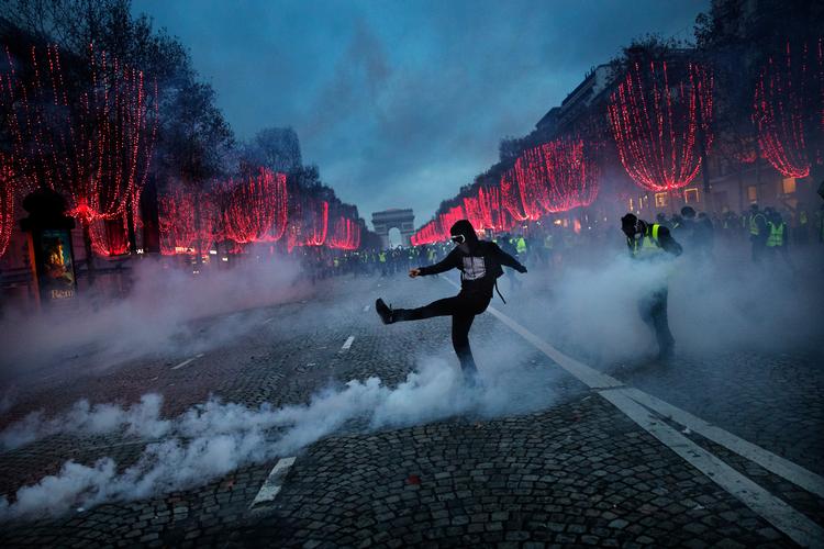 Billeder er uro på Champes Elysées i Paris er gået verden rundt. Turiststrømmen til Paris ser ud til at være dalet i de første måneder af 2019. Foto: Jacob Ehrbahn/POLFOTO