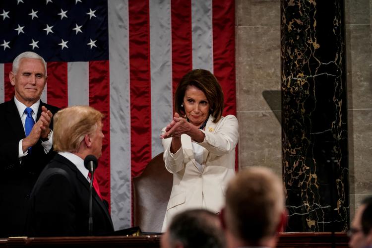 Nancy Pelosi modtager præsident Trump, da han i begyndelsen af februar skal fremlægge sin årlige tale om nationens tilstand i Kongressen.  Foto: Pool New/Ritzau Scanpix