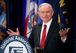 I sin bog beskriver den tidligere næstkommanderende i FBI, Andrew McCabe, Trumps første justitsminister Jeff Sessions (billedet) som en smådum racist. Foto: Alex Brandon/AP