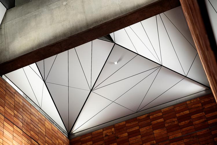 Enghaveplads Station er beklædt med tegl, som en hilsen til Vesterbros røde tage. Foto: Peter Hove Olesen/POLFOTO