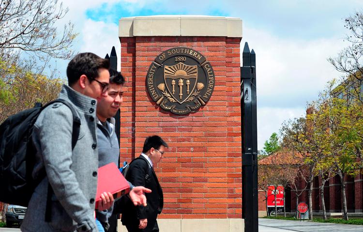 
 Indgangen til University of Southern California - nogle studerende kom lettere ind takket være deres forældres gedulgte betalinger.  
   Foto: Frederic J. Brown/Ritzau Scanpix