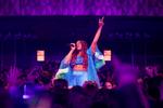 Den britiske sangerinde Nao stod i midten af salen og snurrede rundt, under sin koncert sang hun om Saturns livscyklus og andre forviklinger.
 Foto: Emma Sejersen/POLFOTO
