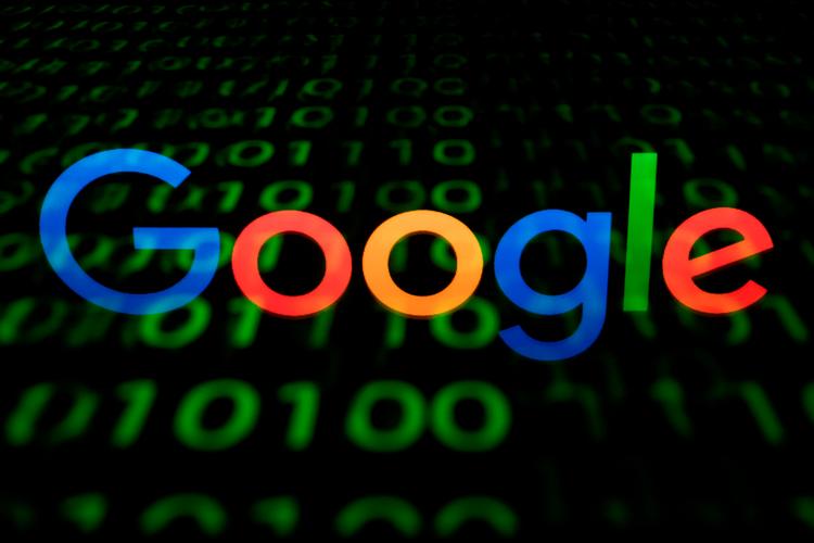 Når du på nettet ser folk som Chilli-Klaus og Jes Dorph-Pedersen i tillokkende annoncer for bitcoins, er de - altså annoncerne - pivfalske, og det uvæsen har Google sit hyr med at rydde op i.    Foto: Lionel Bonaventure/Ritzau Scanpix