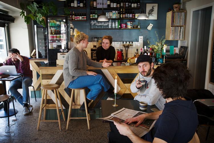 Torsdag er der poesi med Caspar Eric og Olga Ravn på Fovl i Nordvest.   Foto: Martin Lehmann/POLFOTO