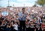 Beto O'Rourke taler i Austin i hjemstaten Texas 4. november 2018 inden valget til USA's kongres. Demokraten Beto O'Rourke tabte snævert til reprublikaneren Ted Cruz i kampen om en plads i Senatet. Foto: Nick Wagner/Ritzau Scanpix.
   Foto: Nick Wagner/Ritzau Scanpix