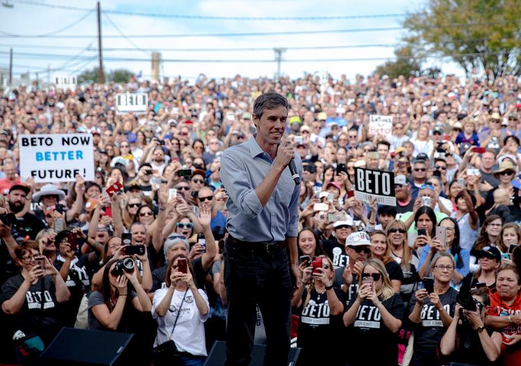 Beto O'Rourke taler i Austin i hjemstaten Texas 4. november 2018 inden valget til USA's kongres. Demokraten Beto O'Rourke tabte snævert til reprublikaneren Ted Cruz i kampen om en plads i Senatet. Foto: Nick Wagner/Ritzau Scanpix.
   Foto: Nick Wagner/Ritzau Scanpix