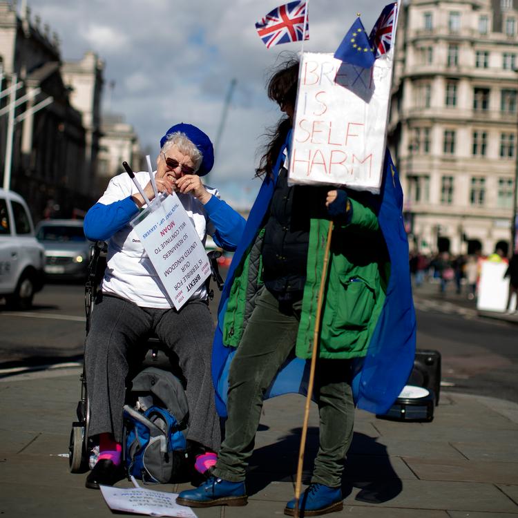 Briterne var på gaden i London i går for at vise deres holdning til EU og den politiske proces med at forlade det europæiske fællesskab. Foto: Peter Hove Olesen/POLFOTO