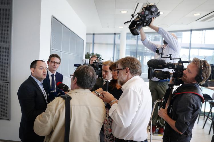 Skatteminister Karsten Lauritzen (V) stillede op til pressemøde sammen med Patrick Robinson, Airbnb's øverste chef for politik og kommunikation i Europa, om nye regler for at leje ud via Airbnb. 
   Foto: Jens Dresling/POLFOTO