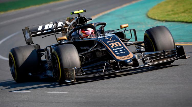 Kevin Magnussen overhalede holdkammerat Romain Grosjean ved løbets start og formåede derfra at beholde sin sjetteplads ganske sikkert.  Foto: William West/Ritzau Scanpix