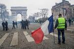 
Arkivfoto: Demonstranter i gule veste hærgede lørdag butikker og resturenter på Champs-Èlysées.
 Foto: Jacob Ehrbahn Foto: Jacob Ehrbahn/POLFOTO
