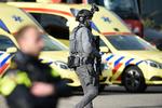 Hollandsk politi har anholdt hovedmistænkt, efter en mand mandag åbnede ild i en sporvogn og dræbte tre personer. Myndighederne har endnu ikke meldt ud, hvad motivet til skyderiet har været.  Foto: John Thys/Ritzau Scanpix