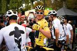 Fremtiden synes sikret for Tour de France-vinderen Geraint Thomas og hans holdkammerater. Men det er nok tvivlsomt, om de kommer til at optræde med en hval på ryggen af trikoten som led i en Ocean Rescue-kampagne, som tilfældet var sidste sommer, når Team Sky efter alt at dømme bliver til Team Ineos. Foto: A.S.O./Bruno Bade. 