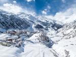 Obergurgl har et torv med hestefold, kirken fra 1600-tallet og gamle huse, men byen består hovedsageligt af hoteller. Langt de fleste er fire- og femstjernede og ganske store. Foto: Alexander Lohmann