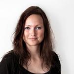 Carina Kamper er uddannet manuskriptforfatter og 
debuterer som romanforfatter med en ungdomsbog om en 13-årig, der mister sin far. 
 Foto: Pr-foto