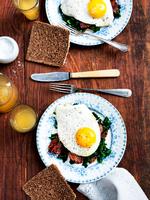 Bacon, æg og brød i en velsmagende forening. Foto: Columbus Leth