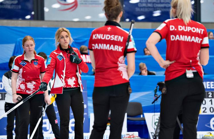 Danmarks VM-hold i Silkeborg består af (fra venstre) Julie Høgh, skipper Madeleine Dupont, Lina Knudsen og Denise Dupont.
   Foto: Henning Bagger/Ritzau Scanpix