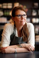 Kokken Trine Hahnemann er indehaver af Hahnemanns køkken på Østerbro. Hendes nye bog Comfort food er netop udkommet.   Foto: Jens Dresling/POLFOTO