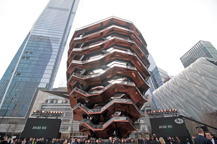 Den nye bygning 'The Vessel' er hovedværket i Hudson Yards byudvikling.  Men i folkemunde bliver bygningen kaldt 'Shawarmaen'. 
 
   Foto: Andrew Schwartz / Splashnews.com/Ritzau Scanpix