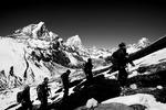   Arkivfoto: Omkring 300 personer har mistet livet på Mount Everest siden det første forsøg på at bestige det 8848 meter høje bjerg. Foto: Tashi Sherpa/AP