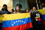 
    Tilhængere af den selvudnævnte præsident Juan Guaido demonstrerer i New York tidligere på ugen. Foto: Johannes Eisele/Ritzau Scanpix