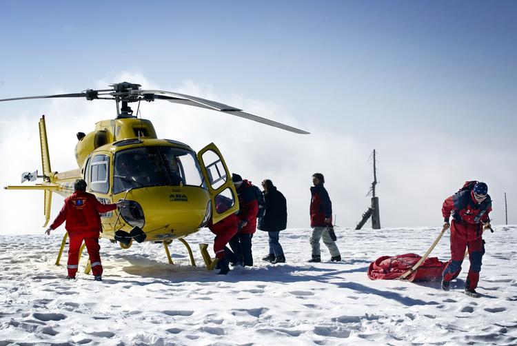 
Hvert år kommer masser af danskere til skade på skiløjperne. Heldigvis ender det ikke alvorligt for flertallets vedkommende.
   Foto: Thomas Borberg/POLFOTO