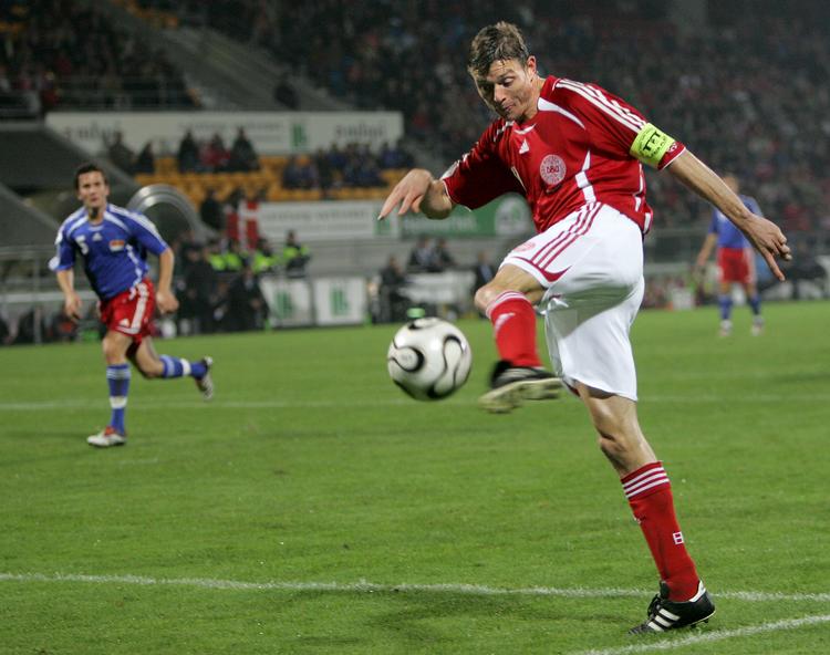 
Jon Dahl Tomasson scorede to gange, da Danmark fik Liechtenstein 'i bogen' i 2006. Torsdag aften var han assisterende landstræner, d Kosovo blev føjet til listen. Foto: Lars Poulsen/POLFOTO