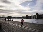 Skal du udenfor i weekenden, så behøver du ikke den varmeste jakke. Til gengæld skal du stadig passe på, for nætterne bliver kolde.  Foto: Jonas Olufson