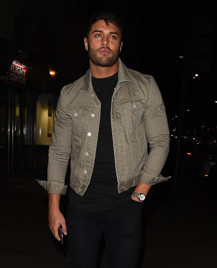 Mike Thalassitis, der havde været med i det ekstremt populære britiske reality-program 'Love Island' var i gang med at åbne restauranten 'The Skillet'. Kort tid før åbningen hængte han sig i en park tæt på sit hjem.
   Foto: Hewitt / Splashnews.com/Ritzau Scanpix