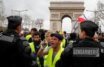 
   De gule Veste plager og piner Emmanuel Macron hjemme i Frankrig. For at aflede opmærksomheden fra dem og sætte gang i den europæiske valgkamp har han skrevet om sine visioner for EU. Men Tyskland siger nej. Foto: Philippe Wojazer/Ritzau Scanpix