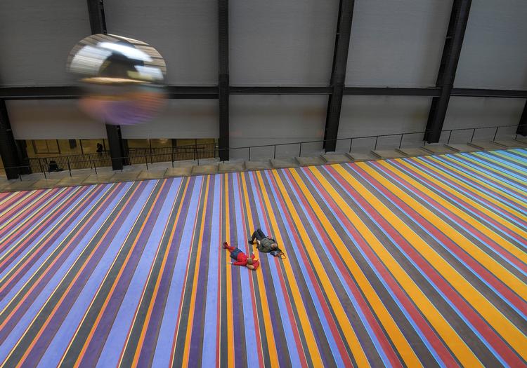 
Nej tak. Tate Modern, der her viser den danske kunstnergruppe Superflex, vil ikke længere modtage donationer fra fond, der har samlet formuen ved at sælge vanedannende medicin.
   Foto: Toby Melville/Ritzau Scanpix