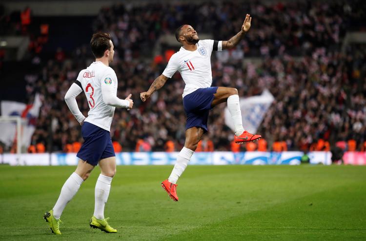 
     Raheem Sterling fejrer en af sine tre scoringer.
 Foto: Carl Recine/Ritzau Scanpix