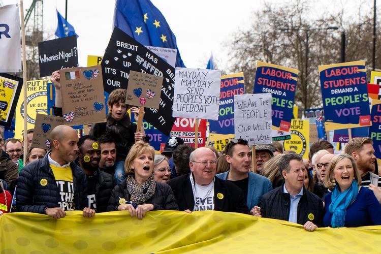 En kæmpe gruppe briter demonstrerer i London mod Brexit og kæmper for ny folkeafstemning.
   Foto: Niklas Halle'n/Ritzau Scanpix