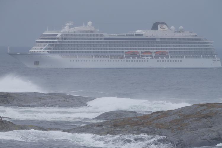 Kkrydstogtet er på vej sikkert i den nærmeste havn i Moldefjorden. Foto: Svein Ove Ekornesvaag/Ritzau Scanpix
