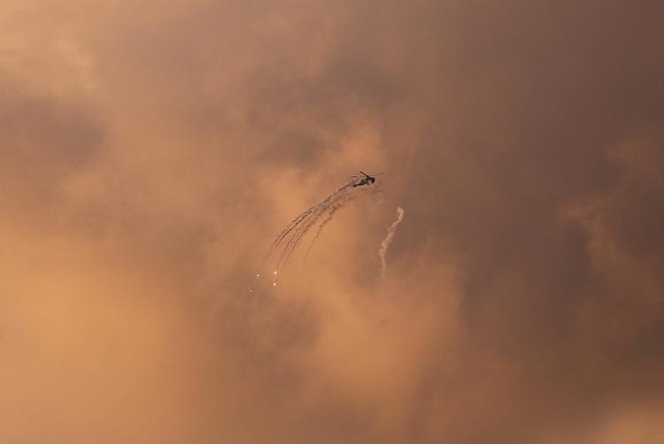 En israelsk apache-helikopter over Gaza-striben.  Foto: Mohammed Salem/Ritzau Scanpix