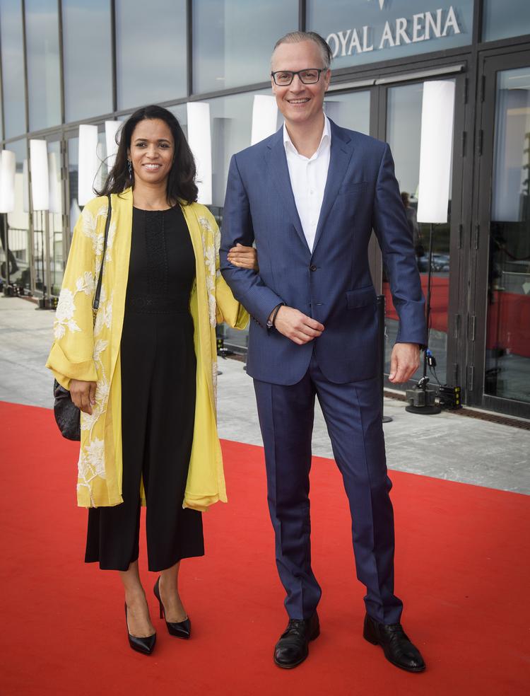 
Tanja Kjærsgaard sammen med kronprinsens hofchef Christian Schønau, da kronprins Frederik fyldte 50 år. 
   Foto: Jonas Olufson